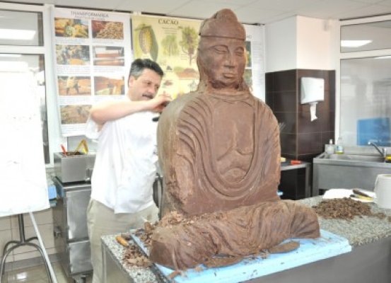 Statuia lui Buddha din ciocolată costă 2.000 de euro şi are 100 de kilograme